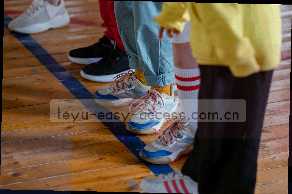 屏幕上排列整齐的赛事数据对照表与筛选条件